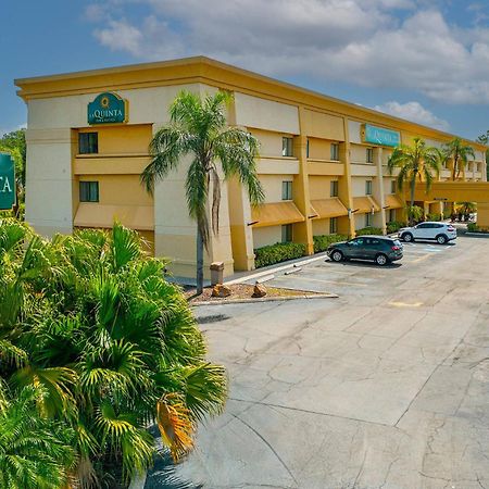 Отель La Quinta By Wyndham Tampa Brandon West Экстерьер фото